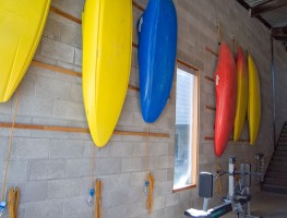 Pulley storage for six kayaks